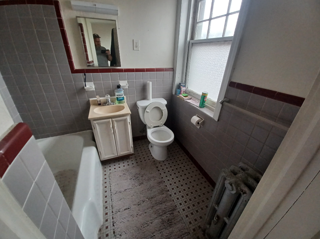 Bathroom before renovation
